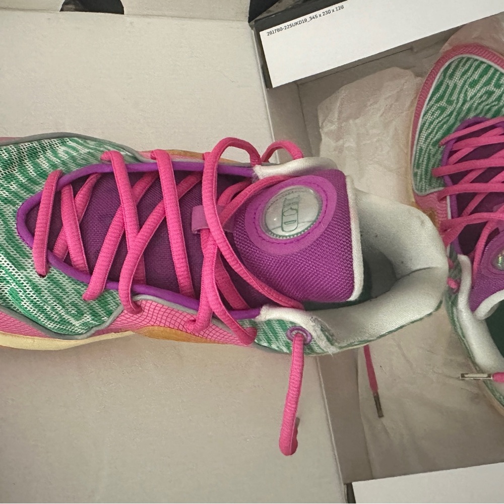 Used GUC KD 16 ASW size 9 MEN/ 10.5 Women’s